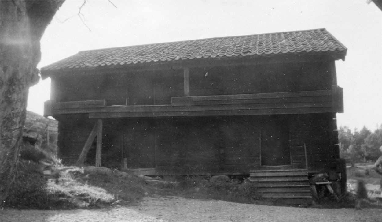 Loftboden på Strands gård, fotograferad av B. Wennberg 1933. Det är den bod som står kvar. Östergötlands museum.